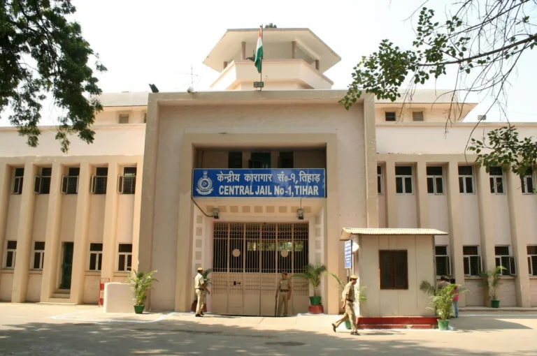 Delhi High Court initiates contempt proceedings against Tihar Jail superintendent for defying parole order